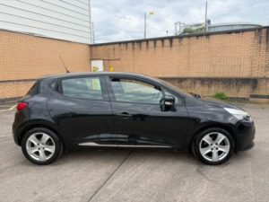2016 Renault Clio 1.5 Dynamique Nav Dci 90 in Black — image 5