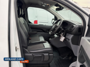 2022 Vauxhall Vivaro 1.5 Turbo D 2700 Dynamic in White — image 2
