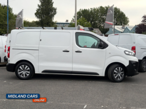 2022 Vauxhall Vivaro 1.5 Turbo D 2700 Dynamic in White — image 4