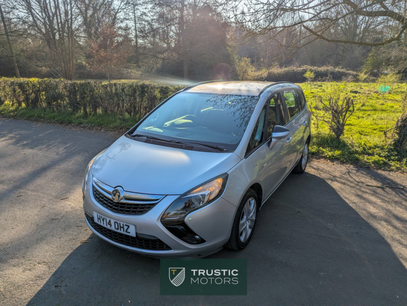 2014 Vauxhall Zafira Tourer 1.4 T 16v Exclusiv in Silver — image 1