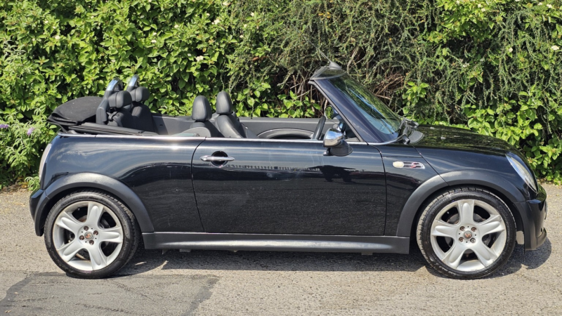 2005 MINI Convertible 1.6 Cooper S Convertible in Black — image 1