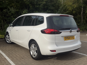 2014 Vauxhall Zafira Tourer 1.8 16v Exclusiv in White — image 2