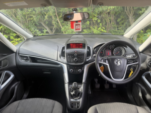 2014 Vauxhall Zafira Tourer 1.8 16v Exclusiv in White — image 3
