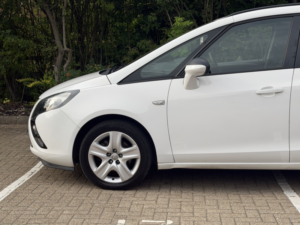 2014 Vauxhall Zafira Tourer 1.8 16v Exclusiv in White — image 4