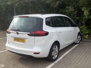 2014 Vauxhall Zafira Tourer 1.8 16v Exclusiv in White — image 6