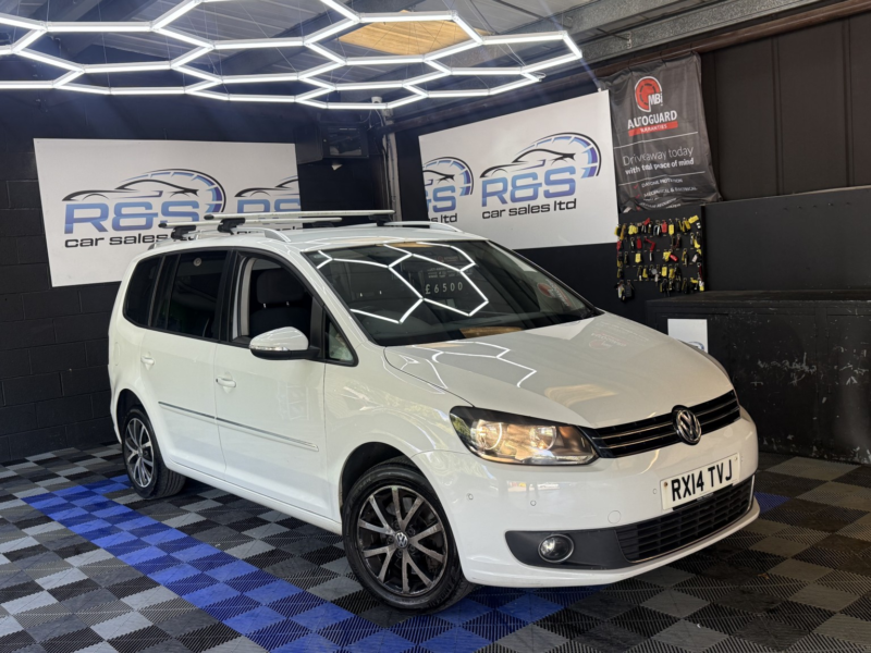 2014 Volkswagen Touran 2.0 Tdi Bluemotion Tech Sport in White — image 1