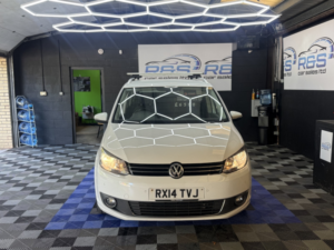 2014 Volkswagen Touran 2.0 Tdi Bluemotion Tech Sport in White — image 2
