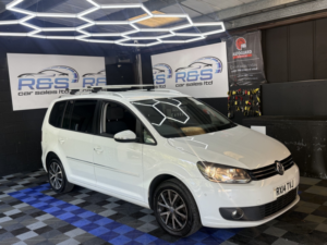 2014 Volkswagen Touran 2.0 Tdi Bluemotion Tech Sport in White — image 3