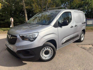 2022 Vauxhall Combo 1.5 Turbo D 2000 Dynamic L1 H1 Euro 6 5dr in Grey — image 3
