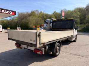 2015 Volkswagen Crafter 2.0 Tdi Cr35 Dropside Flatbed 2dr Diesel Manual Rwd L2 H1 134 Bhp in White — image 4