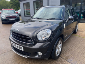 2015 MINI Countryman 1.6 Cooper All4 Countryman in Grey — image 3