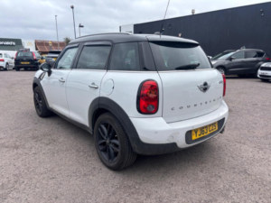 2013 MINI Countryman 1.6 Cooper D Euro 5 (s/s) 5dr in White — image 2