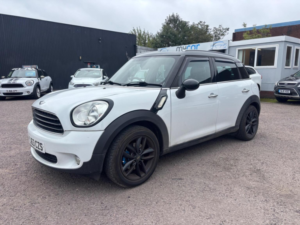 2013 MINI Countryman 1.6 Cooper D Euro 5 (s/s) 5dr in White — image 4