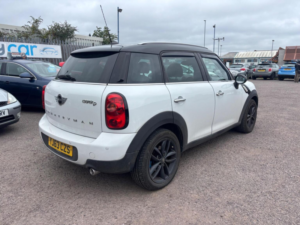2013 MINI Countryman 1.6 Cooper D Euro 5 (s/s) 5dr in White — image 5