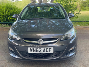 2012 Vauxhall Astra 1.4 16v Exclusiv Sports Tourer Euro 5 5dr in Grey — image 2