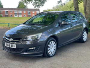 2012 Vauxhall Astra 1.4 16v Exclusiv Sports Tourer Euro 5 5dr in Grey — image 3