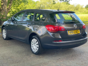 2012 Vauxhall Astra 1.4 16v Exclusiv Sports Tourer Euro 5 5dr in Grey — image 4