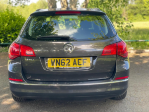 2012 Vauxhall Astra 1.4 16v Exclusiv Sports Tourer Euro 5 5dr in Grey — image 5
