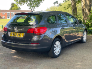 2012 Vauxhall Astra 1.4 16v Exclusiv Sports Tourer Euro 5 5dr in Grey — image 6