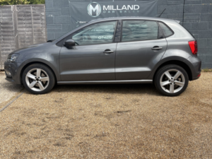 2015 Volkswagen Polo 1.2 Tsi Bluemotion Tech Sel in Grey — image 2