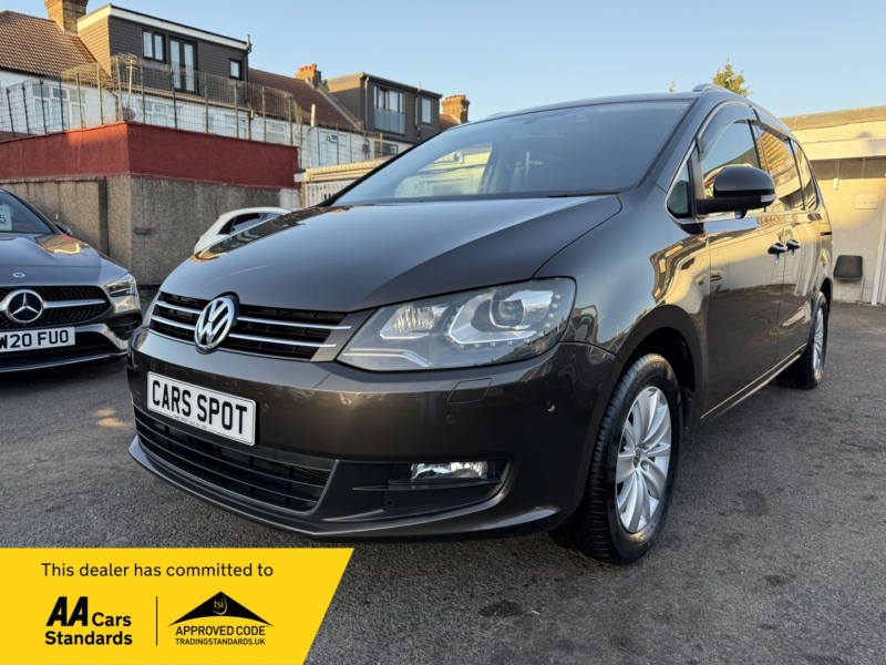 2014 Volkswagen Sharan 1.4 Tsi Comfort Line Blue Motion Fresh Import Verified Mile Finance Avb in Brown — image 1