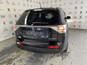 2013 Mitsubishi Outlander 2.2 Di-D Gx4 in Black — image 2