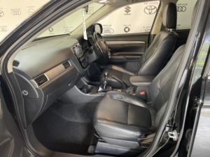 2013 Mitsubishi Outlander 2.2 Di-D Gx4 in Black — image 4