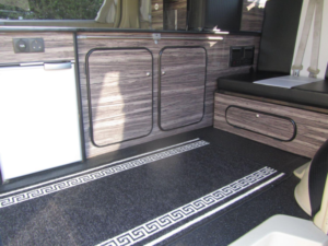 2003 Nissan Elgrand - in Silver — image 3