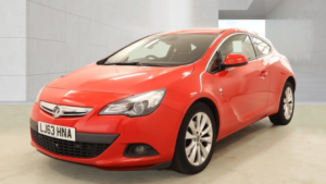 2013 Vauxhall Astra Gtc 2.0 Cdti Sri in Red — image 2