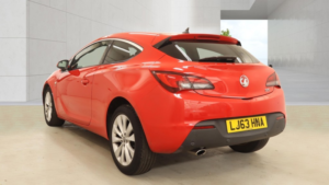 2013 Vauxhall Astra Gtc 2.0 Cdti Sri in Red — image 3