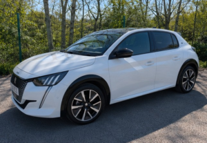 2021 Peugeot E-208 50kwh Gt Premium in White — image 2