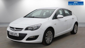 2016 Vauxhall Astra 1.6i Excite Euro 6 5dr in White — image 3