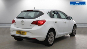 2016 Vauxhall Astra 1.6i Excite Euro 6 5dr in White — image 5