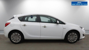 2016 Vauxhall Astra 1.6i Excite Euro 6 5dr in White — image 6