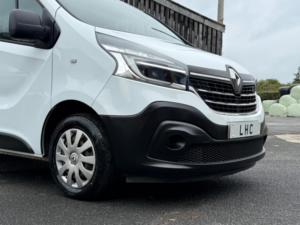 2020 Renault Trafic 2.0 Dci Energy 30 Business+ Lwb Standard Roof Euro 6 (s/s) 5dr in White — image 3