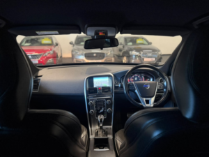 2015 Volvo Xc60 2.0 R-Design D4 (181hp) in Grey — image 2