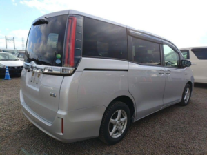 2020 Toyota Noah in Other — image 3