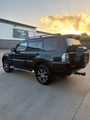 2016 Mitsubishi Shogun 3.2 Di-Dc Sg3 SUV 5dr Diesel Auto 4WD Euro 6 Lwb (187 Ps) in Black — image 3