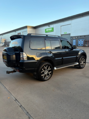 2016 Mitsubishi Shogun 3.2 Di-Dc Sg3 SUV 5dr Diesel Auto 4WD Euro 6 Lwb (187 Ps) in Black — image 5