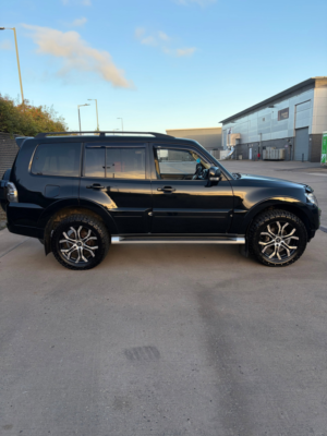 2016 Mitsubishi Shogun 3.2 Di-Dc Sg3 SUV 5dr Diesel Auto 4WD Euro 6 Lwb (187 Ps) in Black — image 6