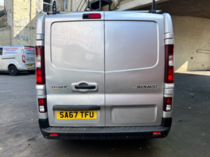 2017 Renault Trafic 1.6 Ll29 Energy Dci 125 Sport Nav Euro 6 in Silver — image 4