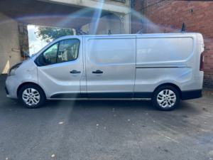 2017 Renault Trafic 1.6 Ll29 Energy Dci 125 Sport Nav Euro 6 in Silver — image 6
