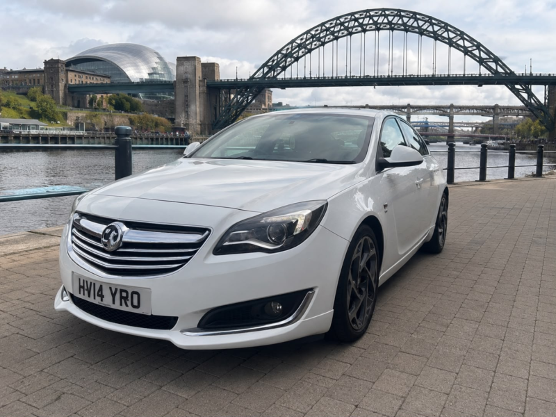2014 Vauxhall Insignia 2.0 Cdti Ecoflex Sri Vx Line Hatchback 5dr Diesel Manual Euro 5 (s/s) (163 Ps) in White — image 1