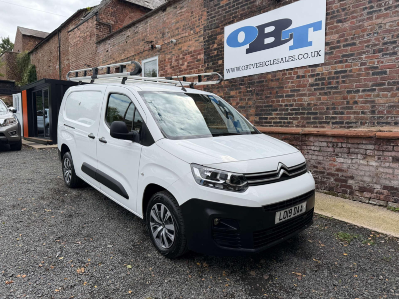 2019 Citroen Berlingo 1.6 Berlingo 950 Enterprise Blue Hdi S/s in White — image 1