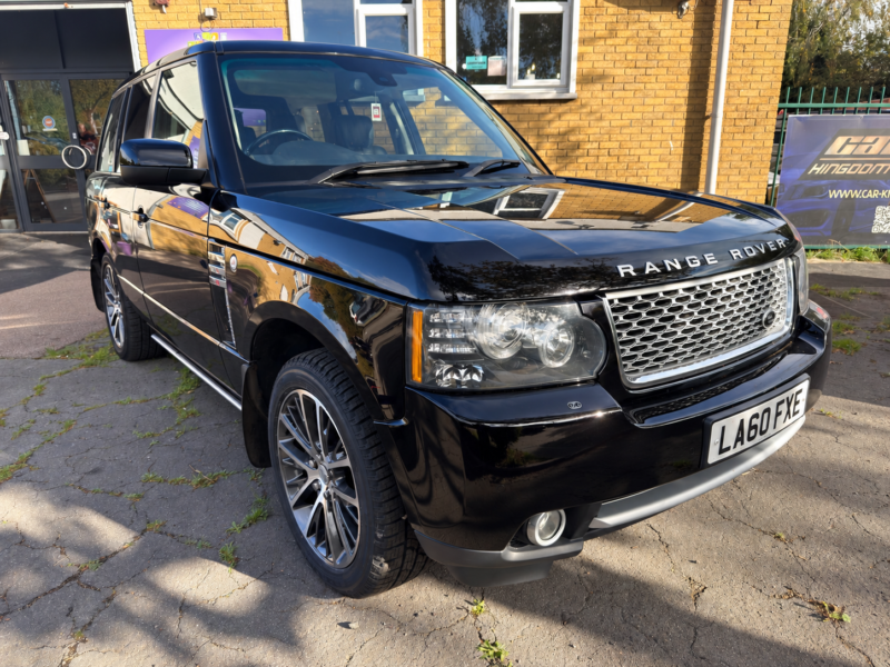 2010 Land Rover Range Rover 4.4 Td V8 Autobiography Black in Black — image 1
