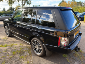 2010 Land Rover Range Rover 4.4 Td V8 Autobiography Black in Black — image 2