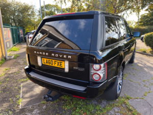 2010 Land Rover Range Rover 4.4 Td V8 Autobiography Black in Black — image 3