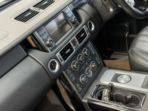 2010 Land Rover Range Rover 4.4 Td V8 Autobiography Black in Black — image 5
