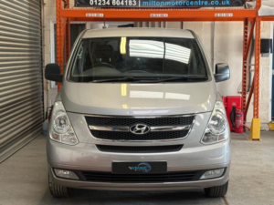 2012 Hyundai I800 2.5 Crdi Style Auto Euro 5 5dr in Silver — image 3