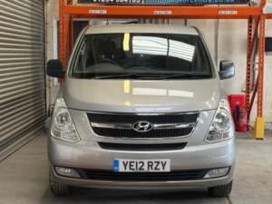 2012 Hyundai I800 2.5 Crdi Style Auto Euro 5 5dr in Silver — image 4